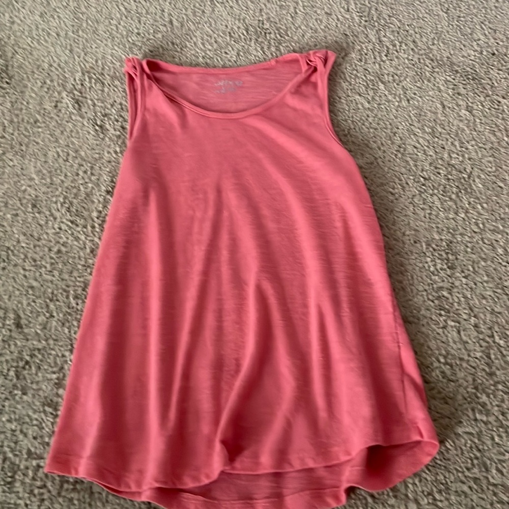 Peach colored tank top from BCG 🍑